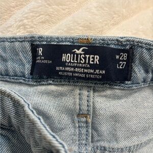 Hollister Ultra High Rise Mom Jean Ripped 28